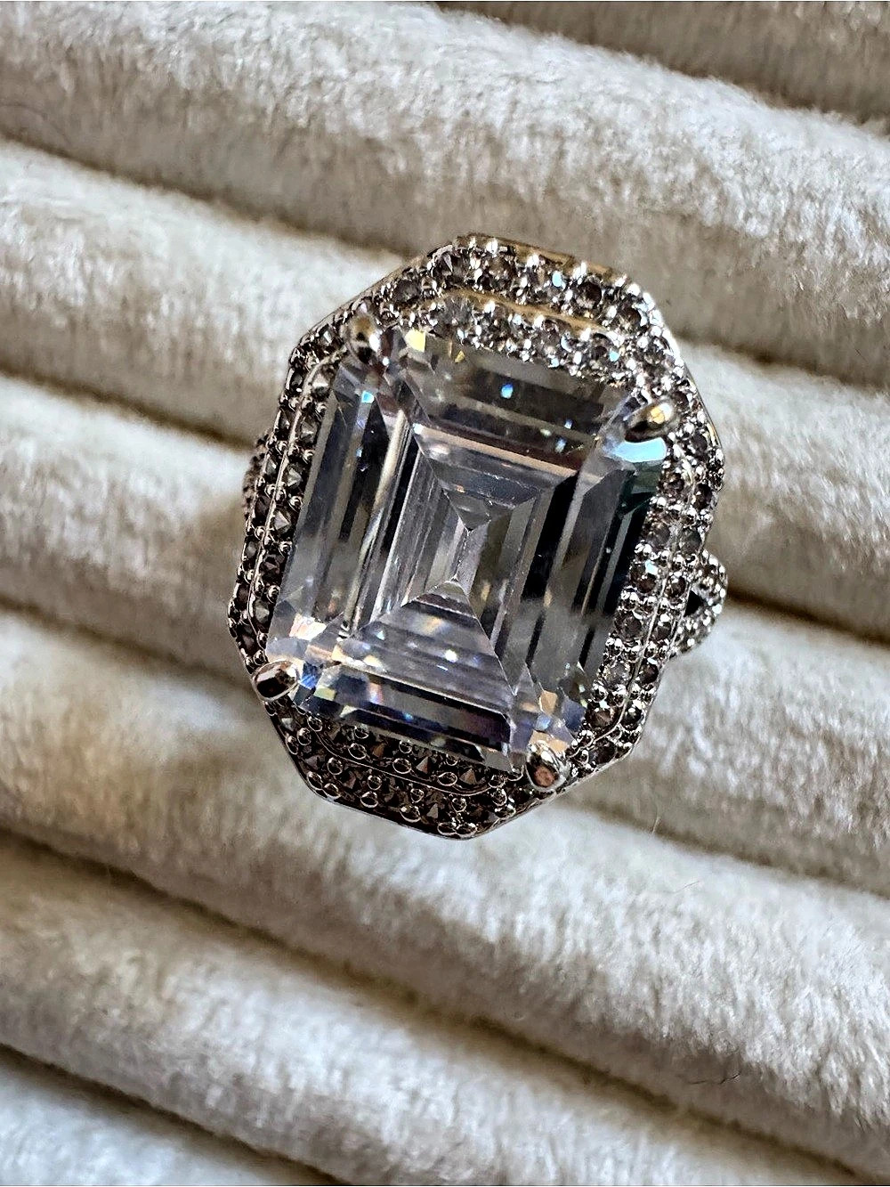 Bomb Party Heartbreaker's Halo Cubic Zirconia Ring Size 6 NWT